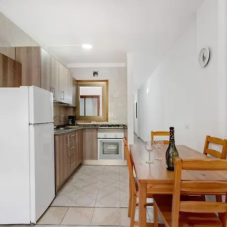 Charming 2-bedroom With Modern Amenities
